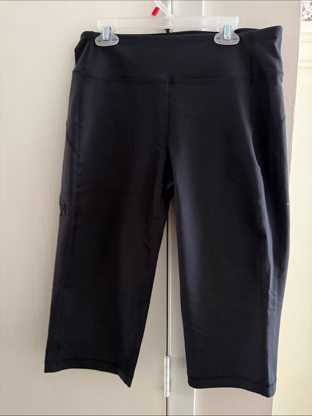 Duluth Trading Co Black Capris
